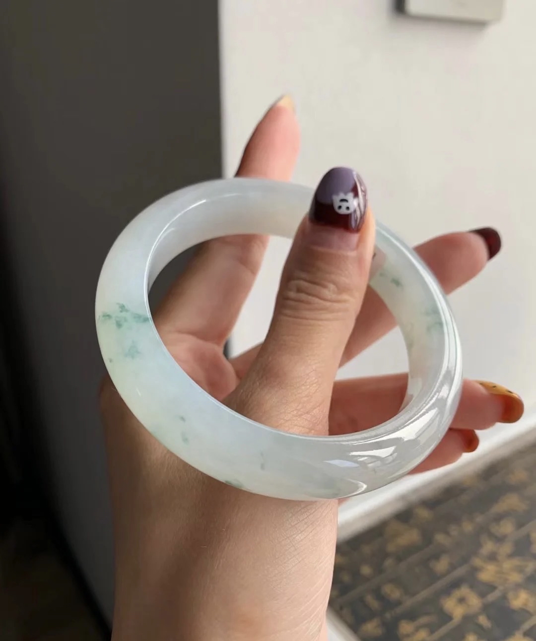 牛奶底飘花翡翠手镯