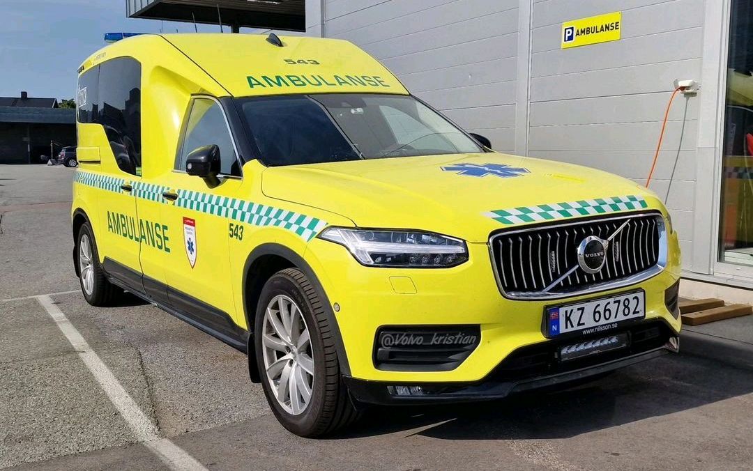 沃尔沃牌"救护车"曝光,v90平台 侧滑门,新款涂装相当帅气