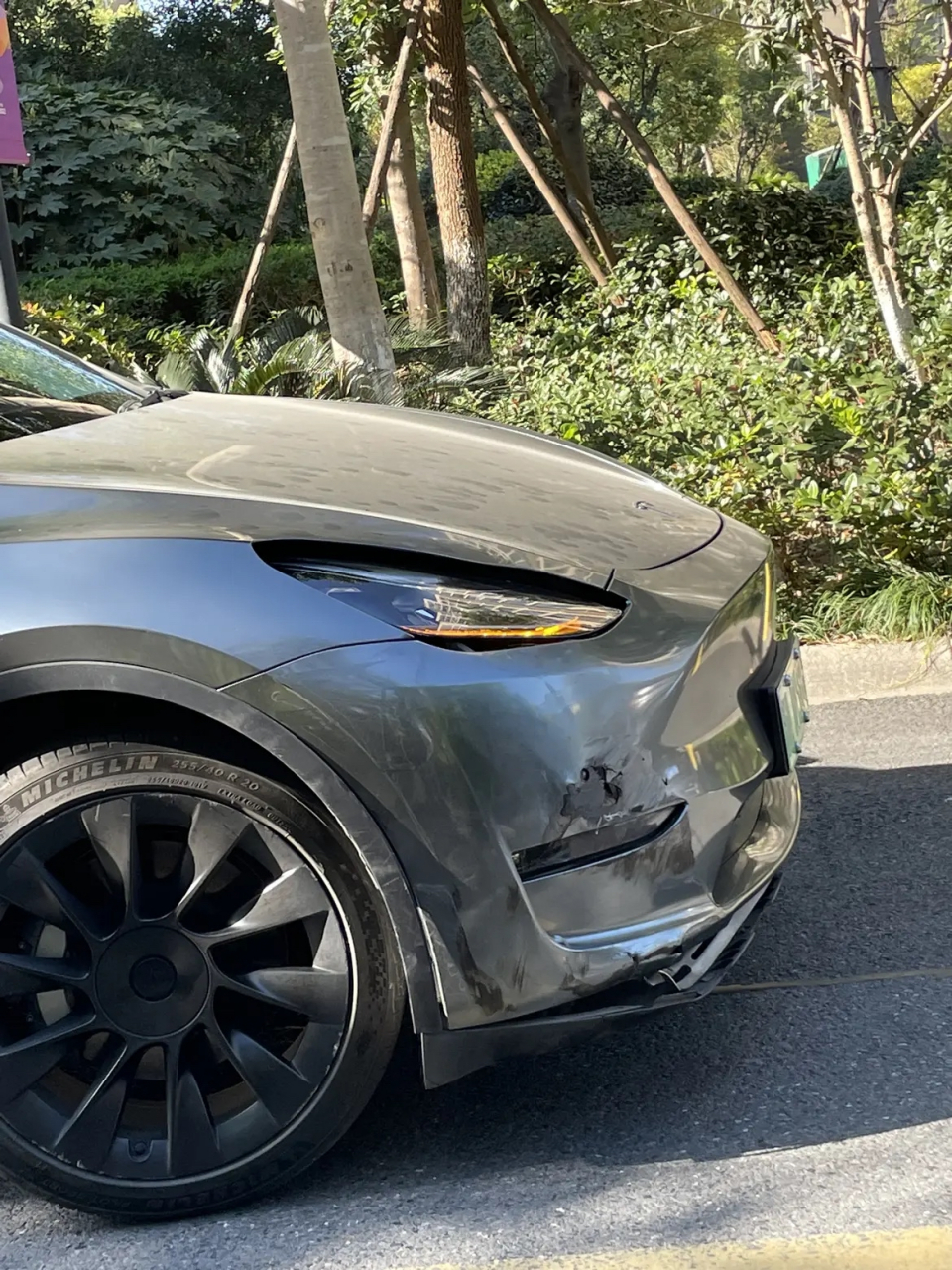 5千公里现在要切割怎么办 被特斯拉撞了,去4s店说做不了钣金修复要c柱