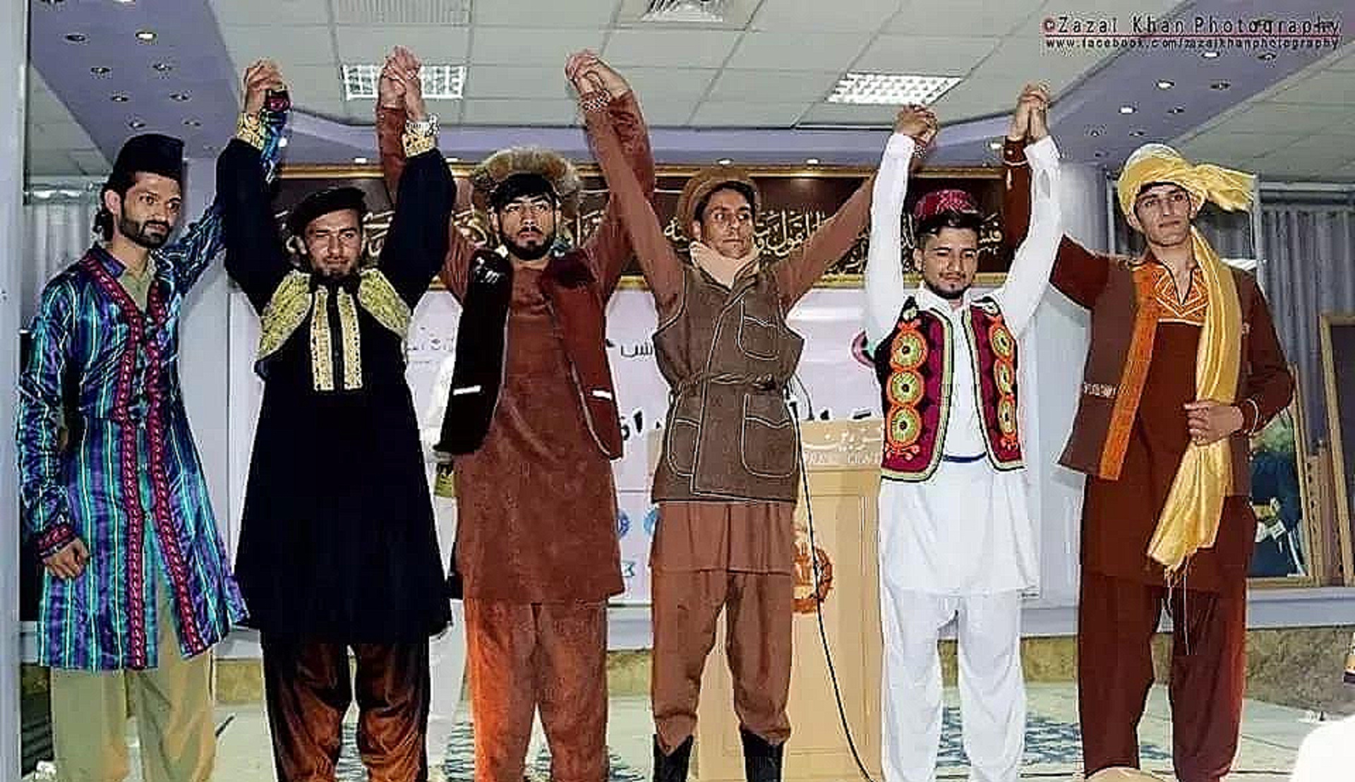 阿富汗丰富多姿传统民族服饰