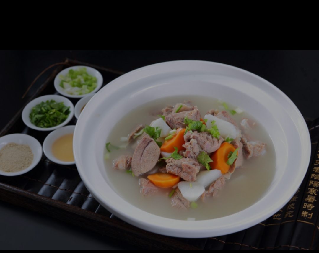 汤的制作方法有很多种,这里提供一种较为常见的做法:**材料**:- 羊心