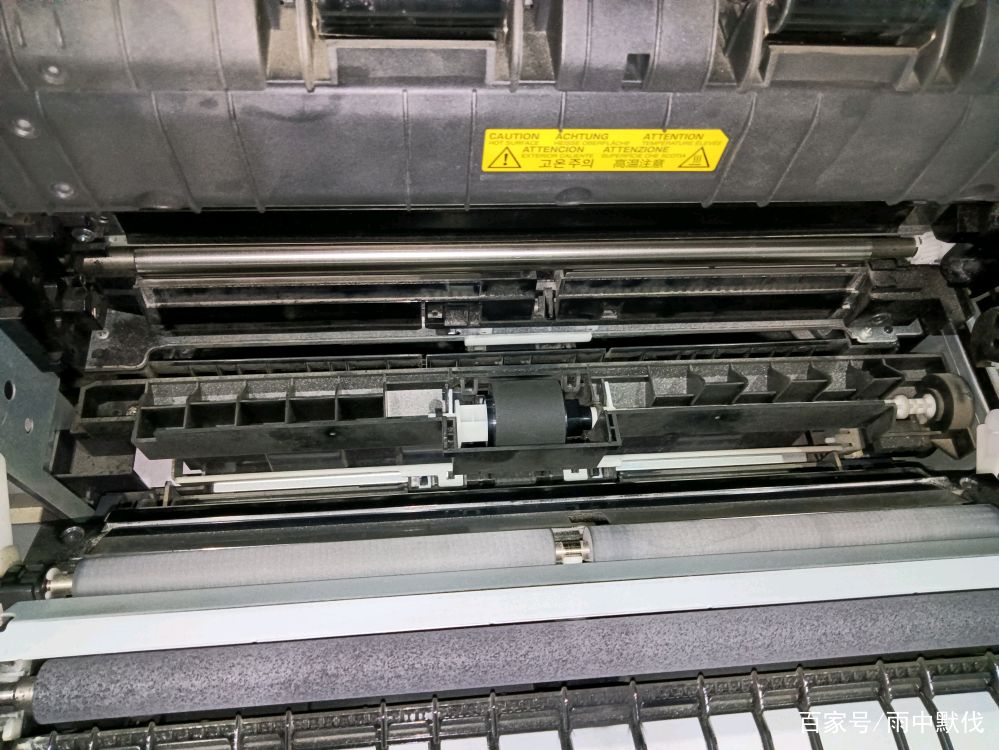 京瓷1801黑白复印机更换搓纸轮