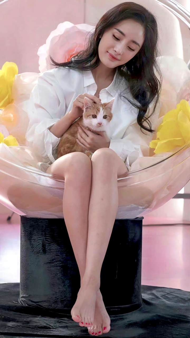 大幂幂 光脚丫逗猫太美了6015[色]