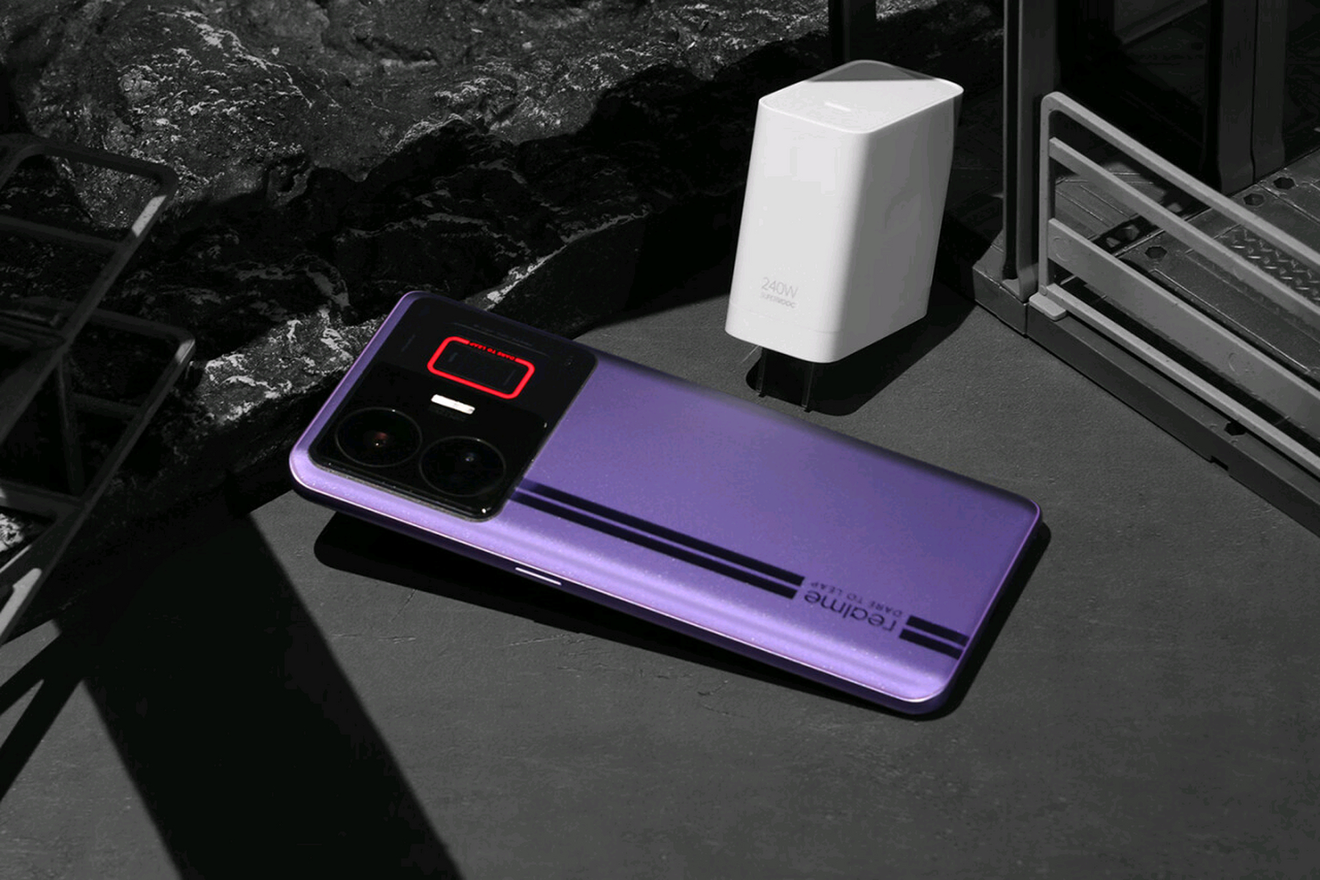 真我gt neo5的屏幕也是值得一提的.