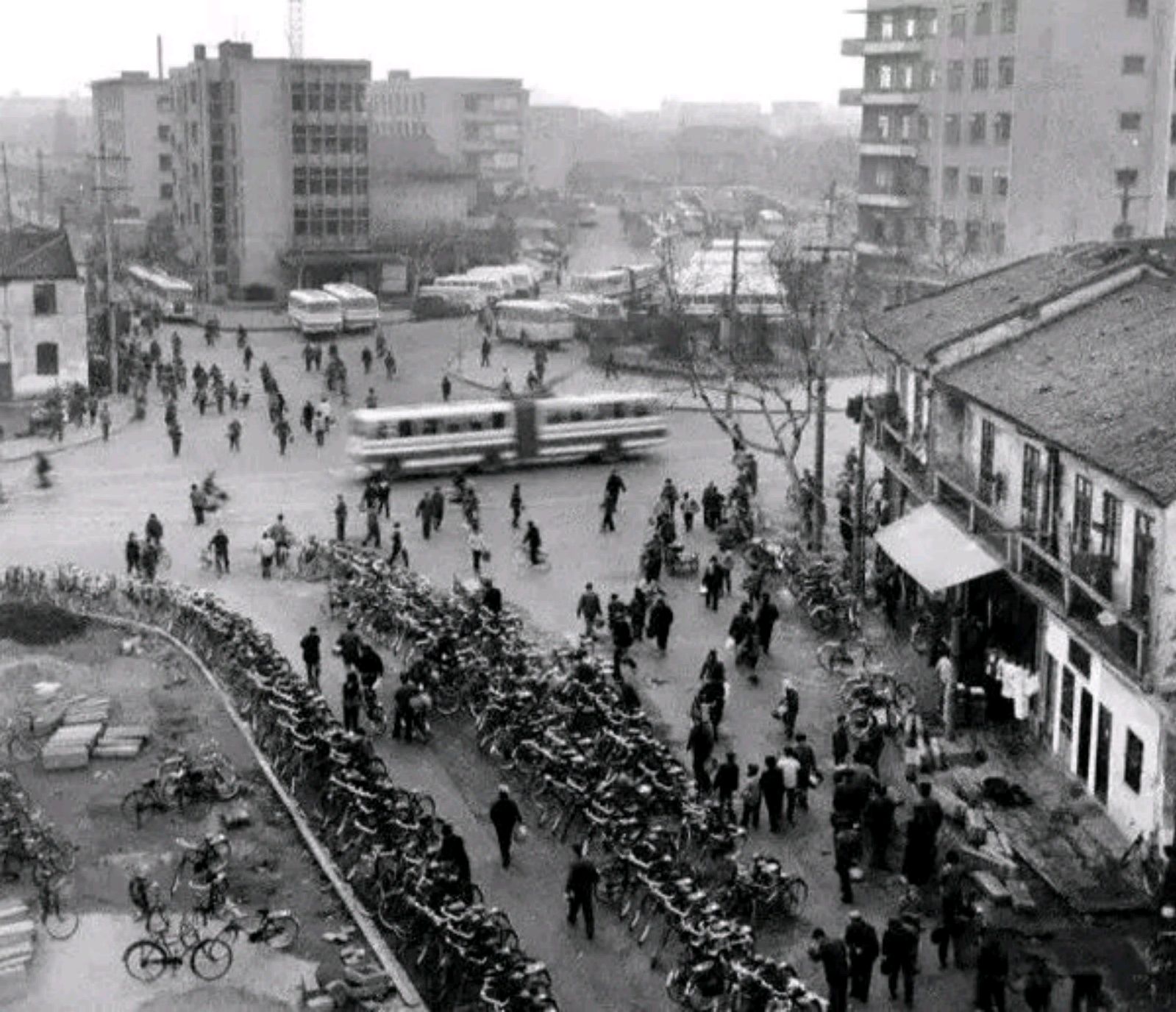 浙江杭州老照片:80年代的"旧场景,老建筑",有什么特别?