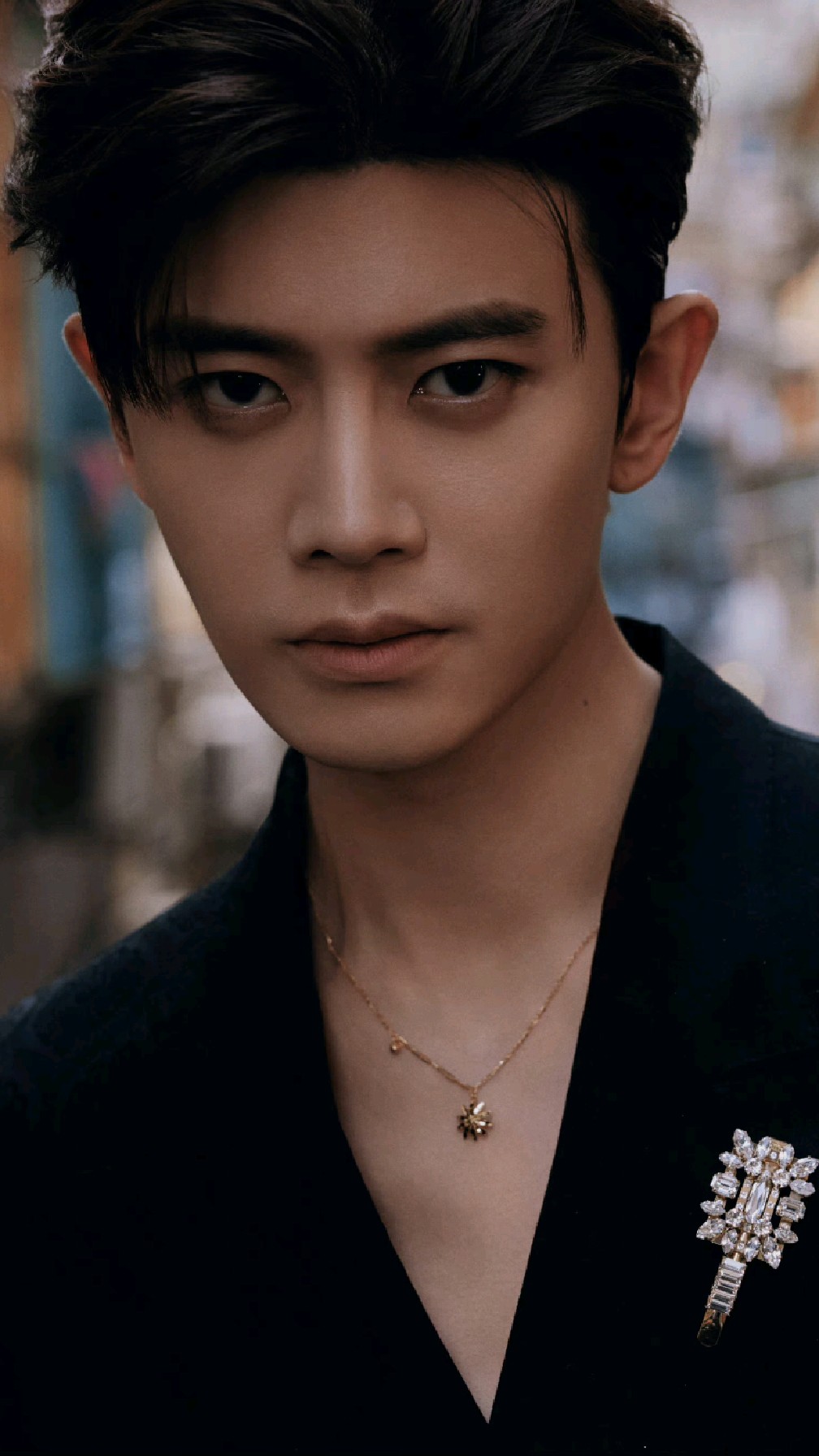 爱奇艺尖叫之夜的任嘉伦红毯秀简直嘎嘎帅呀