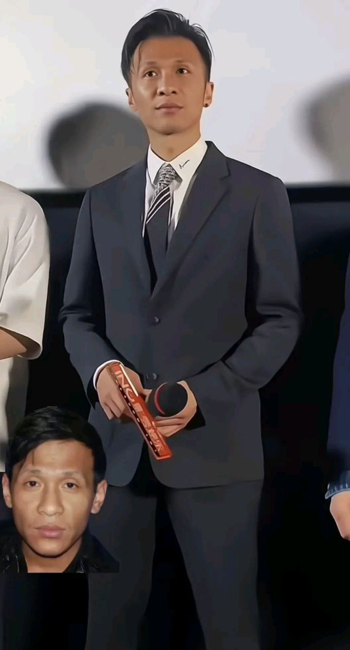 咦,宋小宝突然变帅了,还峰里峰气的,往日形象搞怪的他,突然不驼背了