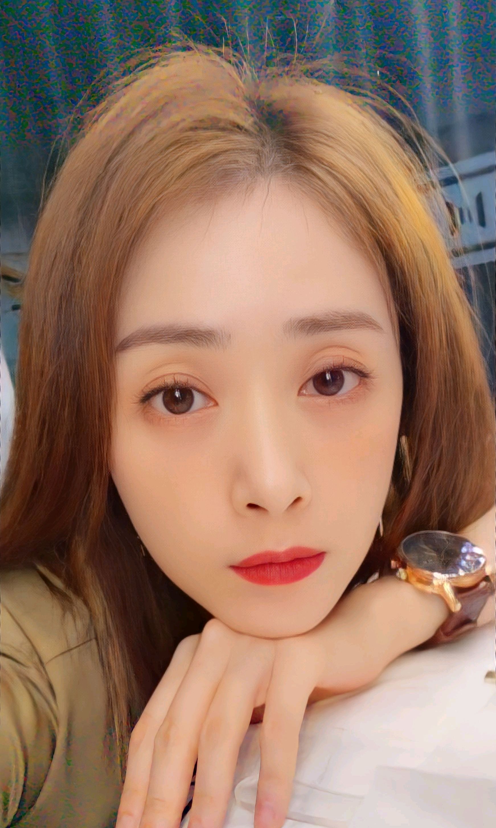 女星怼脸自拍成热潮,张柏芝形似少女,蒋欣辨识度不高