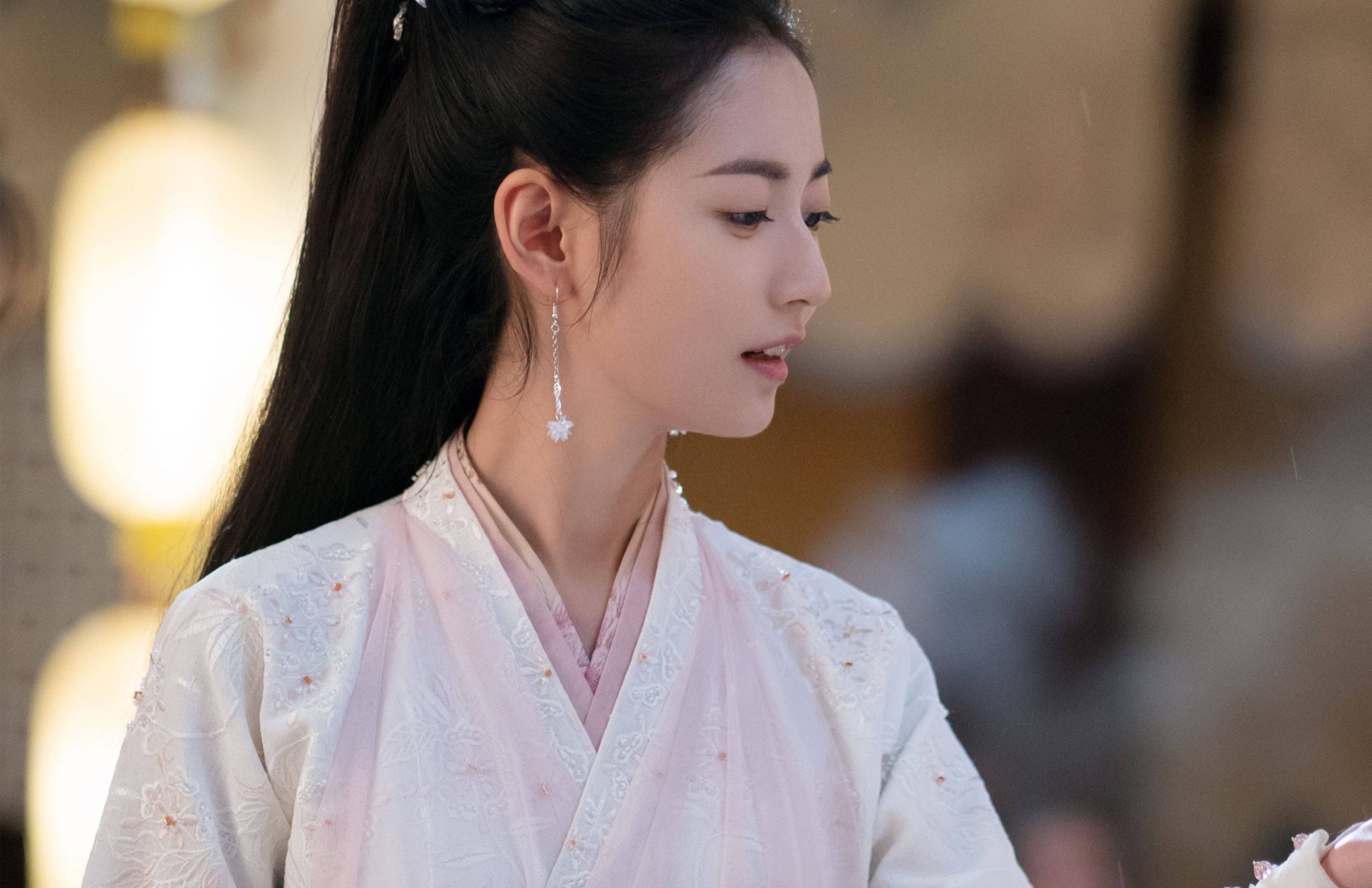 《镜双城》:故事衔接不流畅,为了演而演