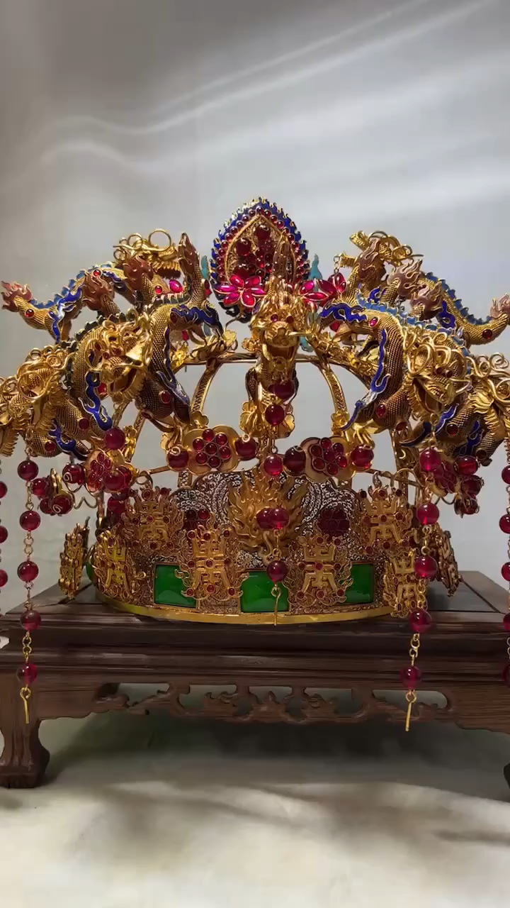 清代慈禧太后经顶级工匠耗时一天做出的凤冠