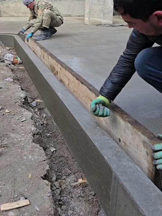 这条沟做得很细腻啊,里面种上草坪效果就出来了