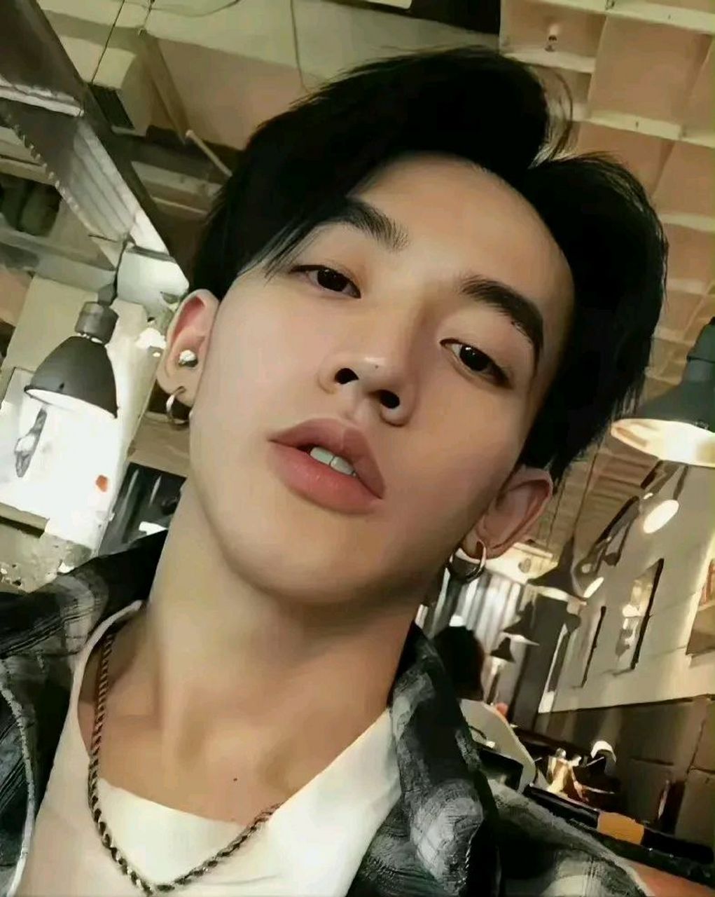 邓为有效播剧,最近涨粉快三十万了,待爆小生看来是真的.