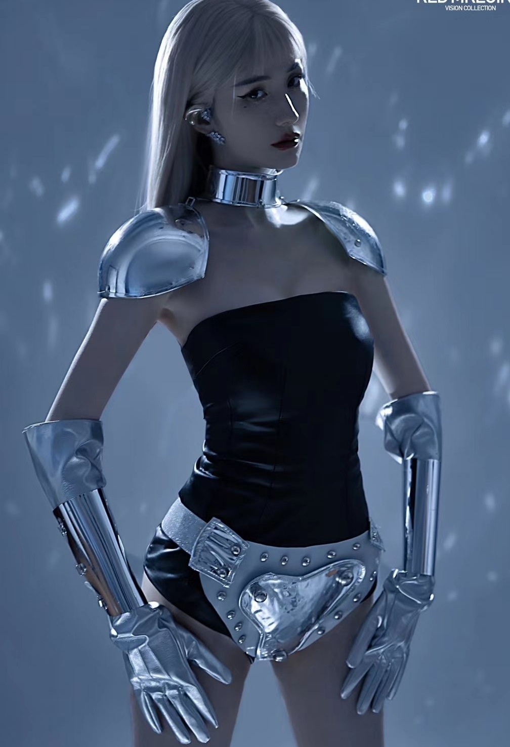 曾经风靡一时的叁级女神又来了,这次机器姬的形象很引人注目