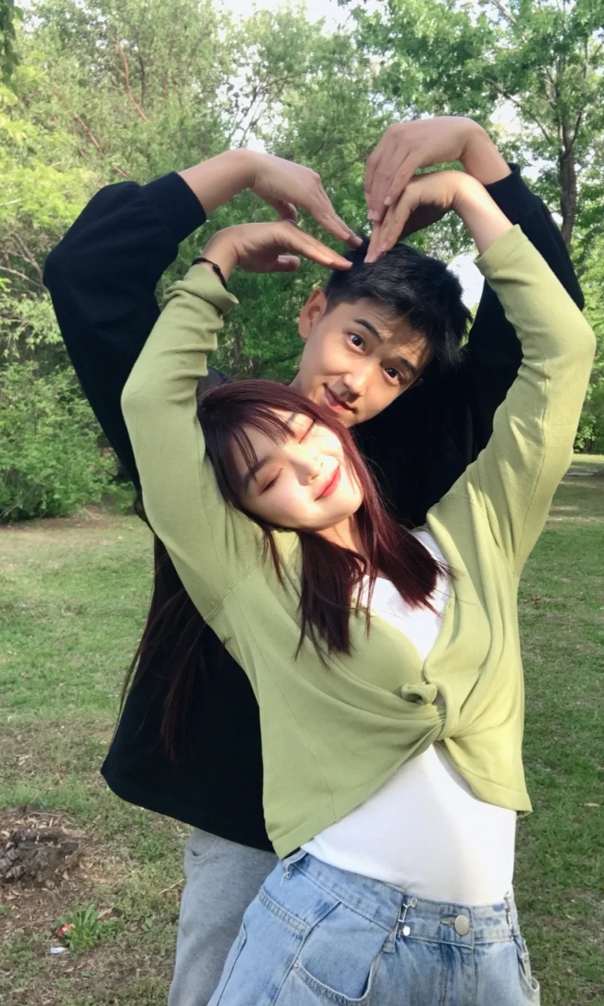 这些唯美的小情侣可爱拍照姿势,适合520情人节约会旅游