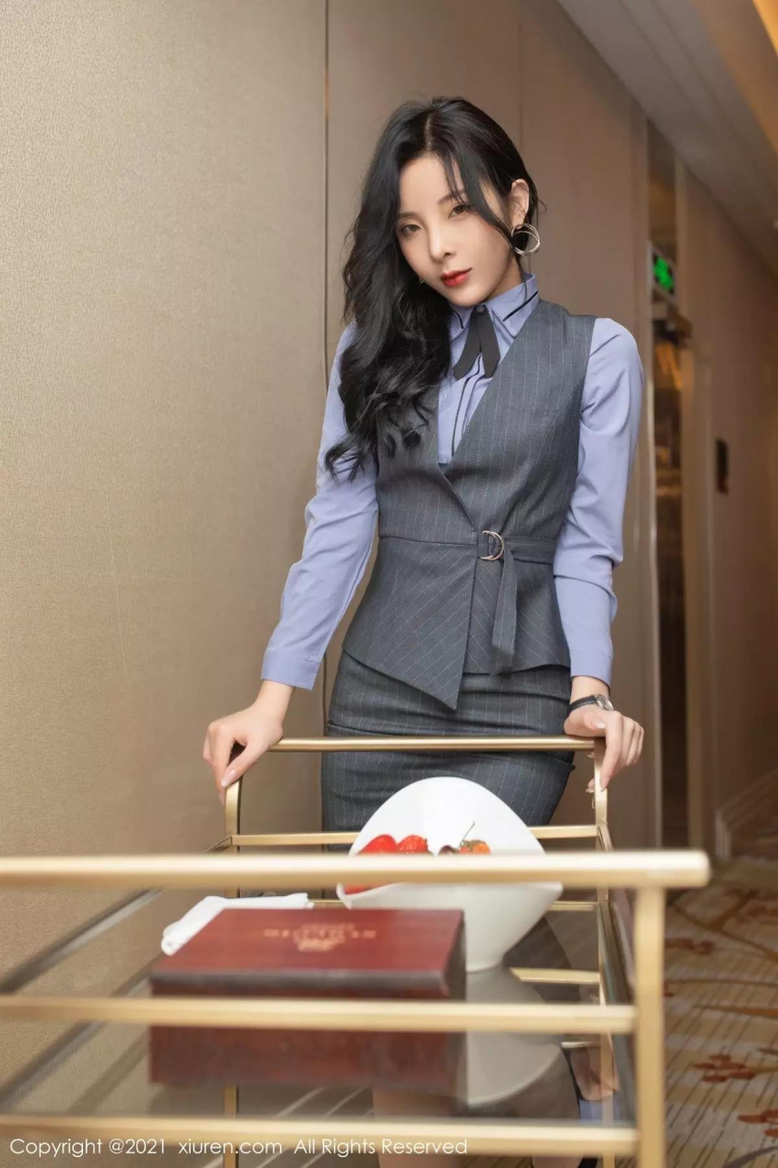 灰色ol制服 丝袜 高跟鞋