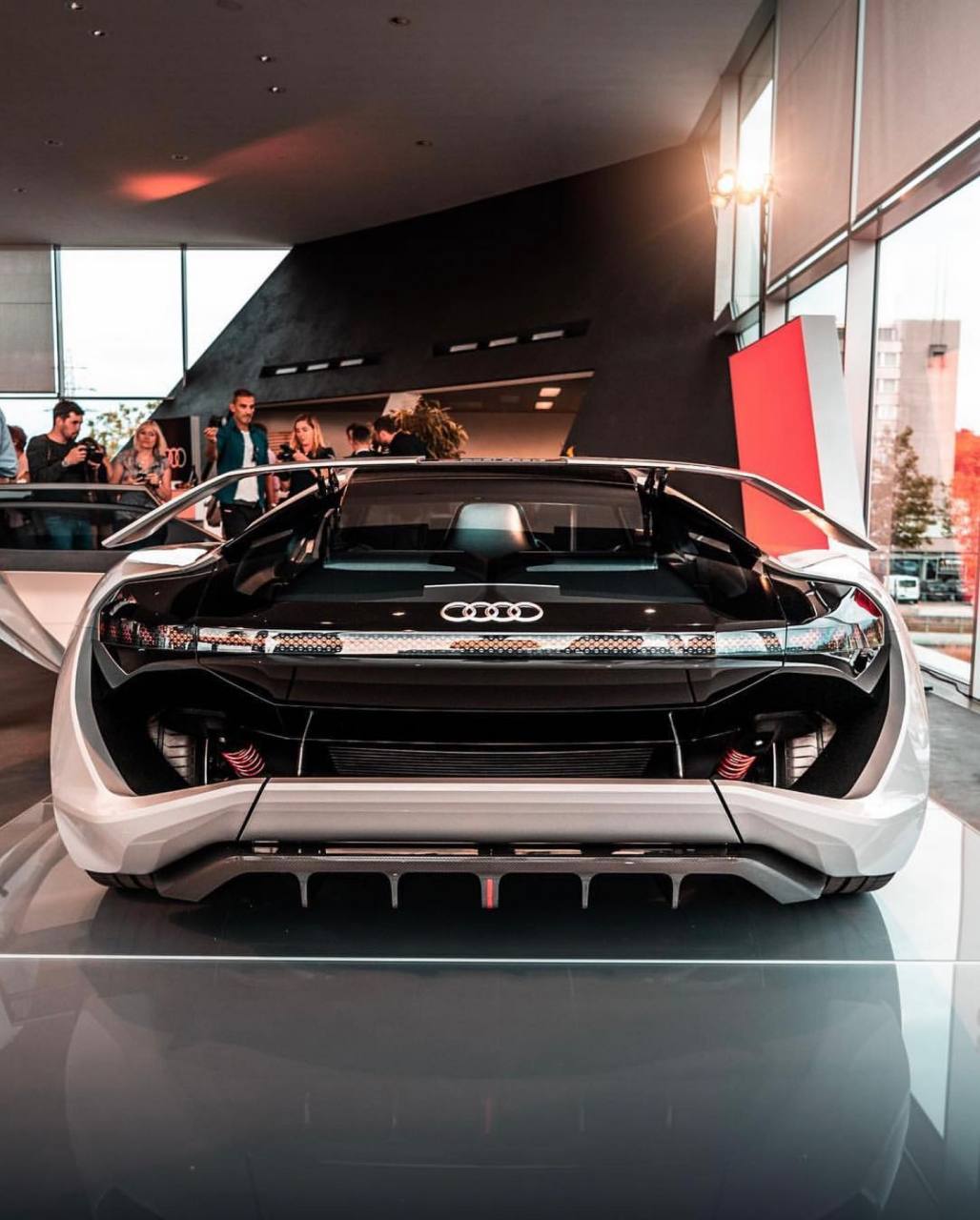 奥迪#  pb18 e-tro超级跑车重回颜值巅峰,百公里加速约2秒,纯电动版