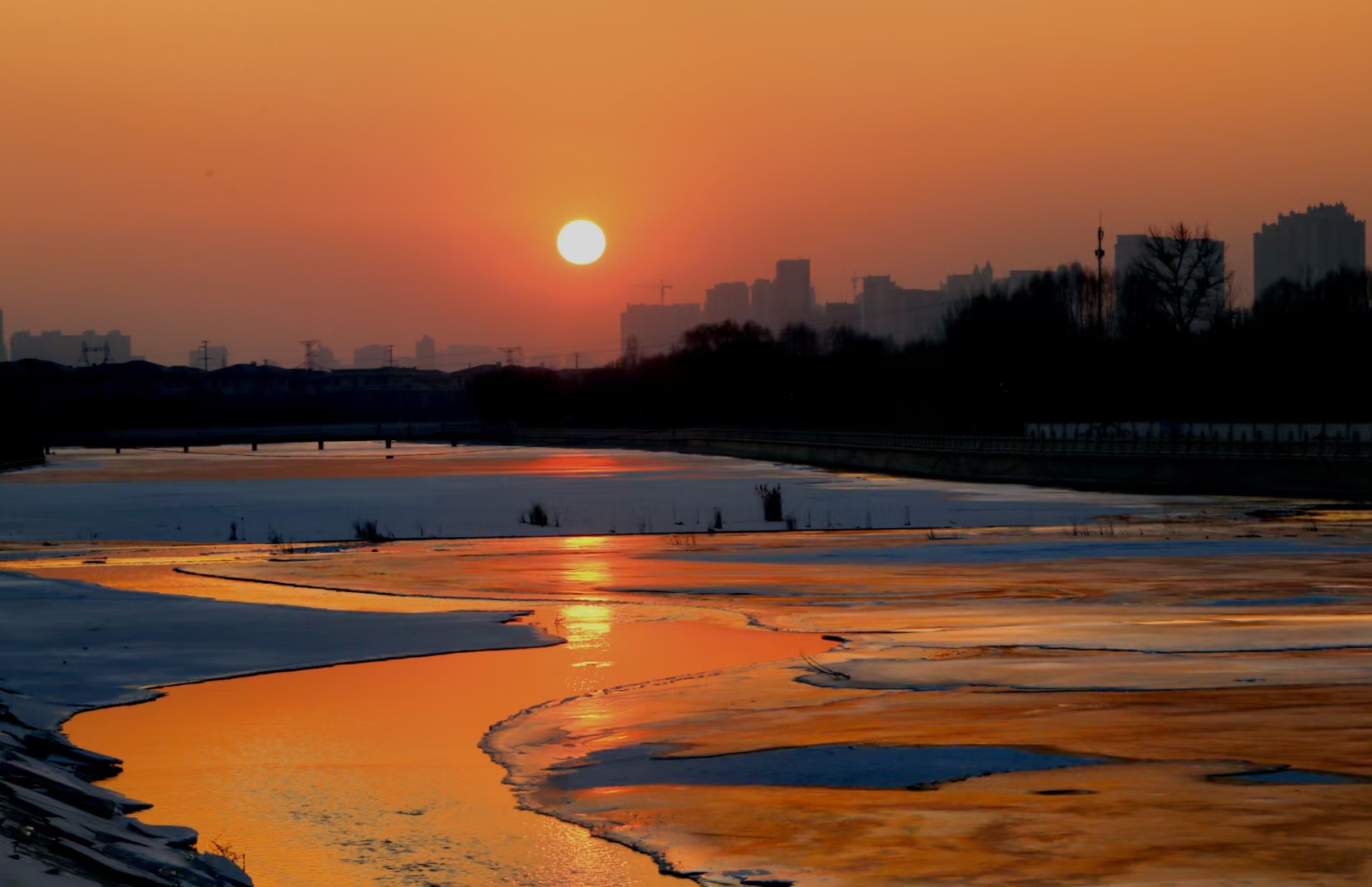 呼和浩特市东河金色晚霞