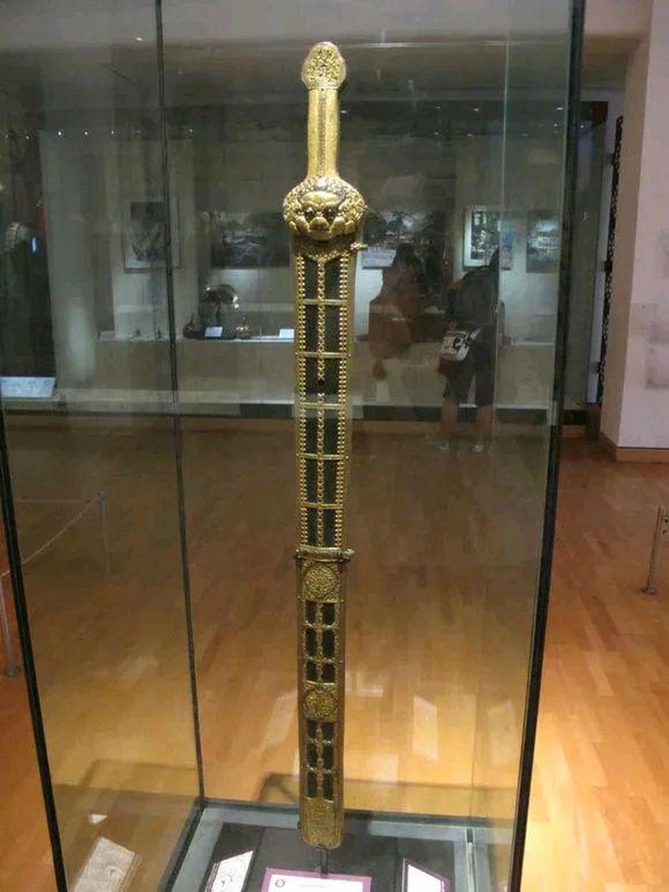 永乐剑造于1420年,是明朝永乐帝朱棣赐给西藏活佛的礼物.