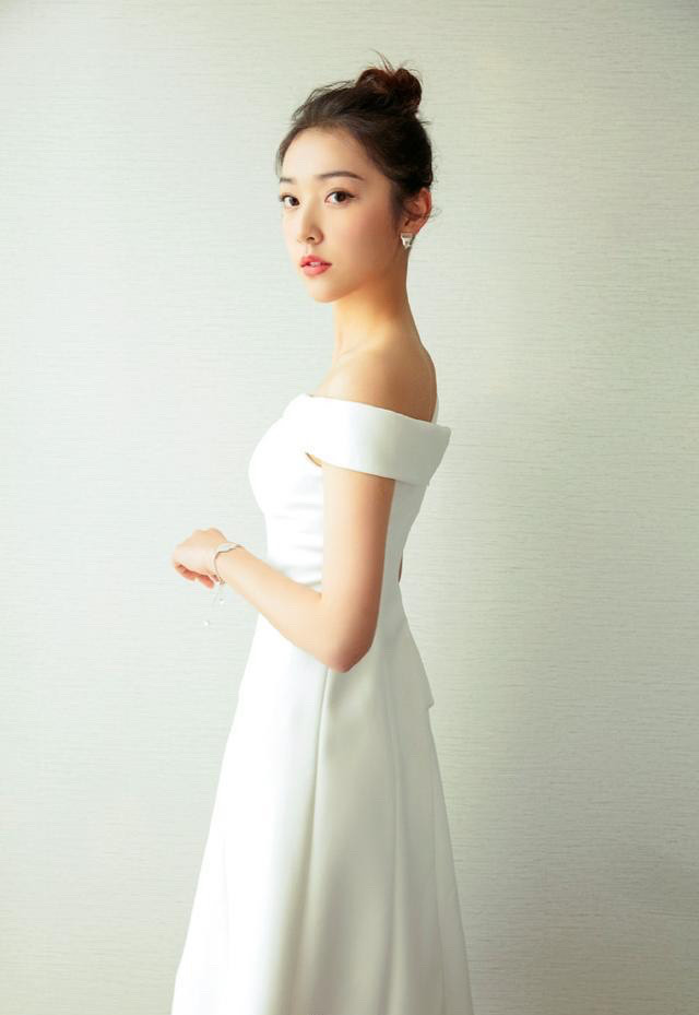 闫笑:青春靓丽,秀丽多姿