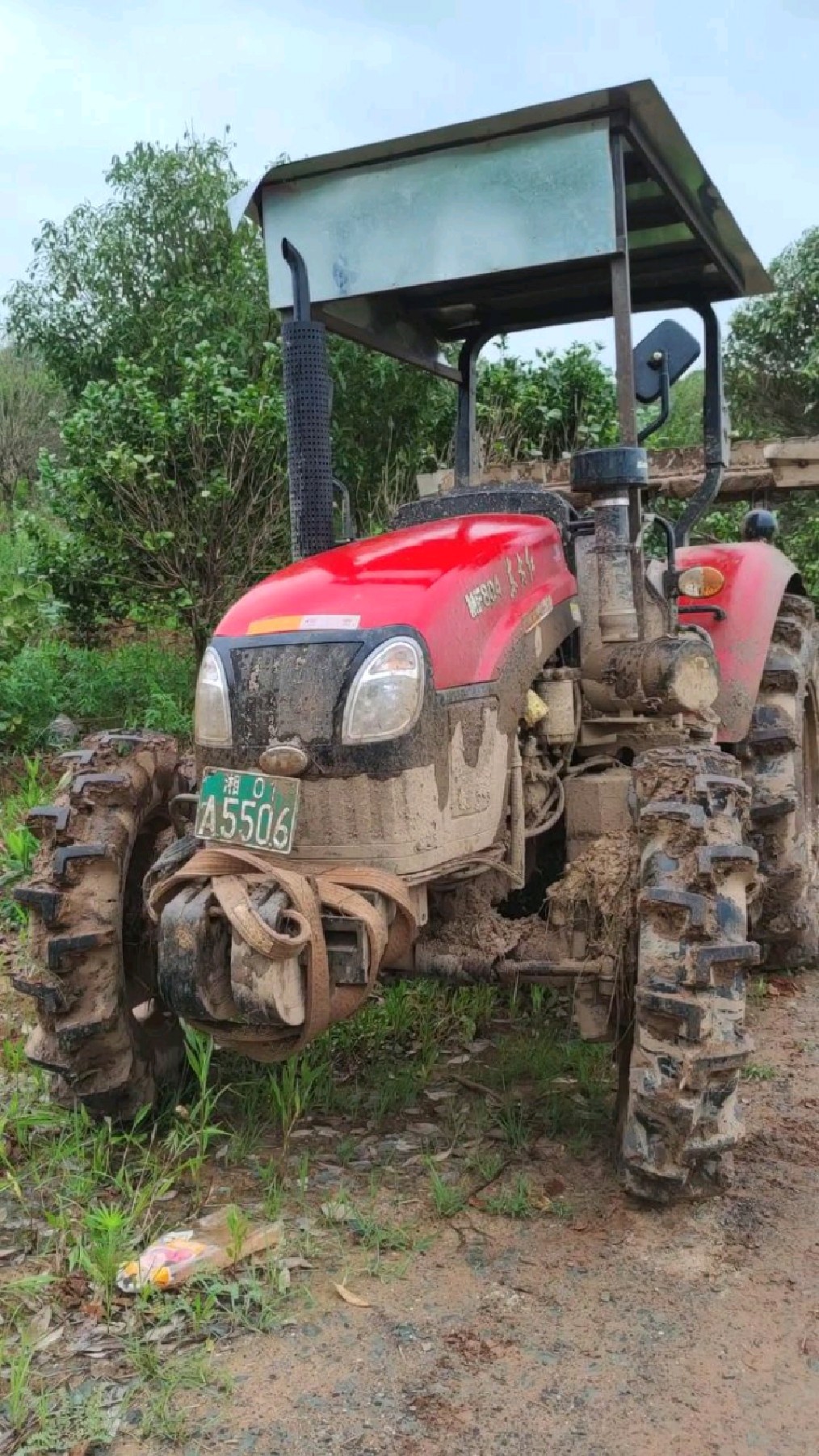 东方红mf804拖拉机,总感觉哪里怪怪的,却又说不上来-度小视