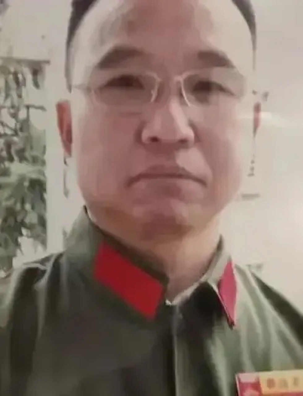 李陶雄从小就受表哥的影响,他的表哥是一名解放军战士