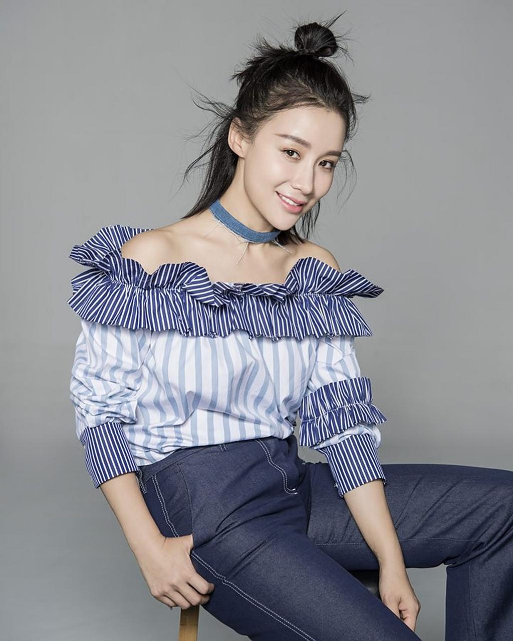 姚芊羽,1979年12月出生于湖南省岳阳市,毕业于上海戏剧学院,中国内地