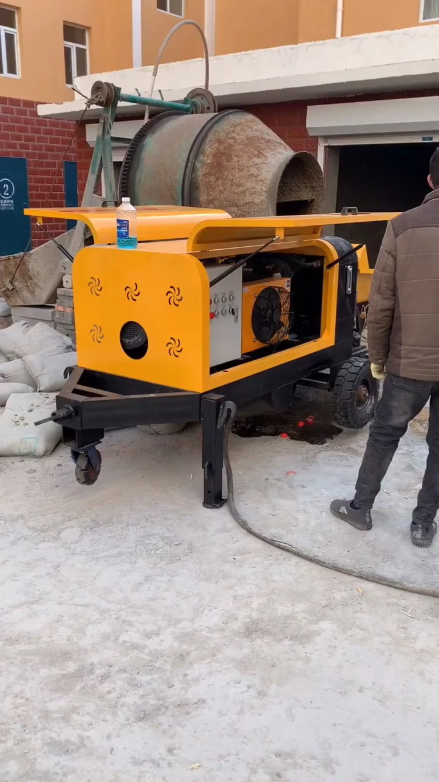 20细石混凝土输送泵施工中柴油动力混凝土输送泵