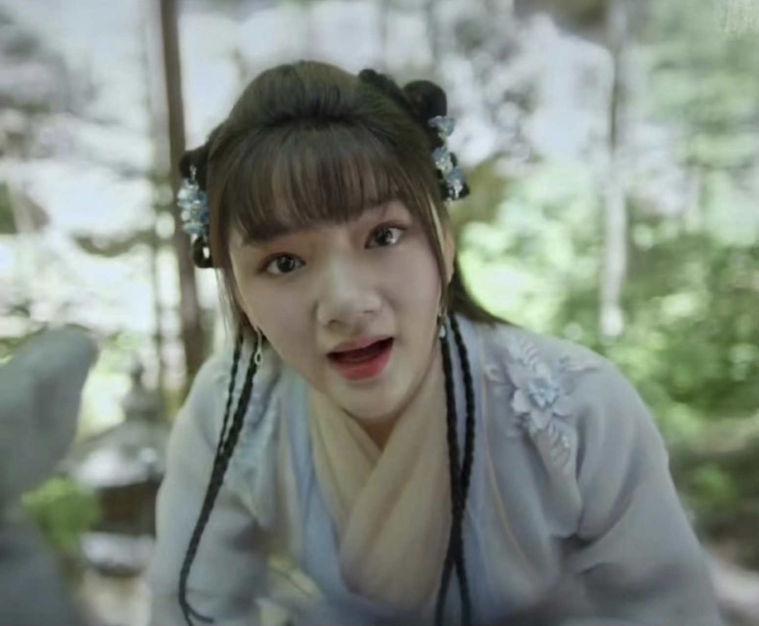 玉骨遥任敏这造型显得鼻子好大,有点像王祖蓝