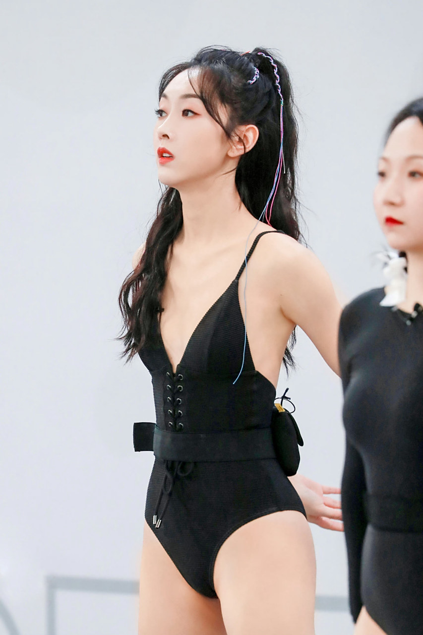 宣璐黑色泳衣参加,身材真的……#明星生图大赏