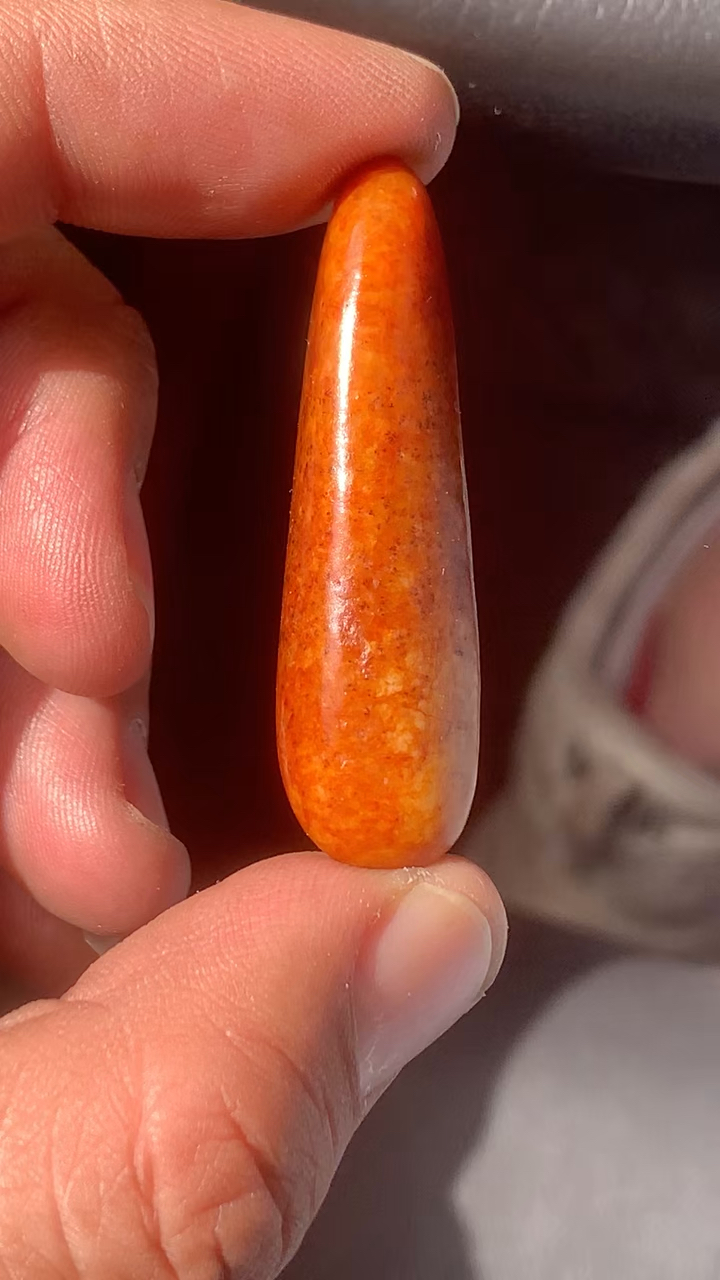 和田玉籽料红沁