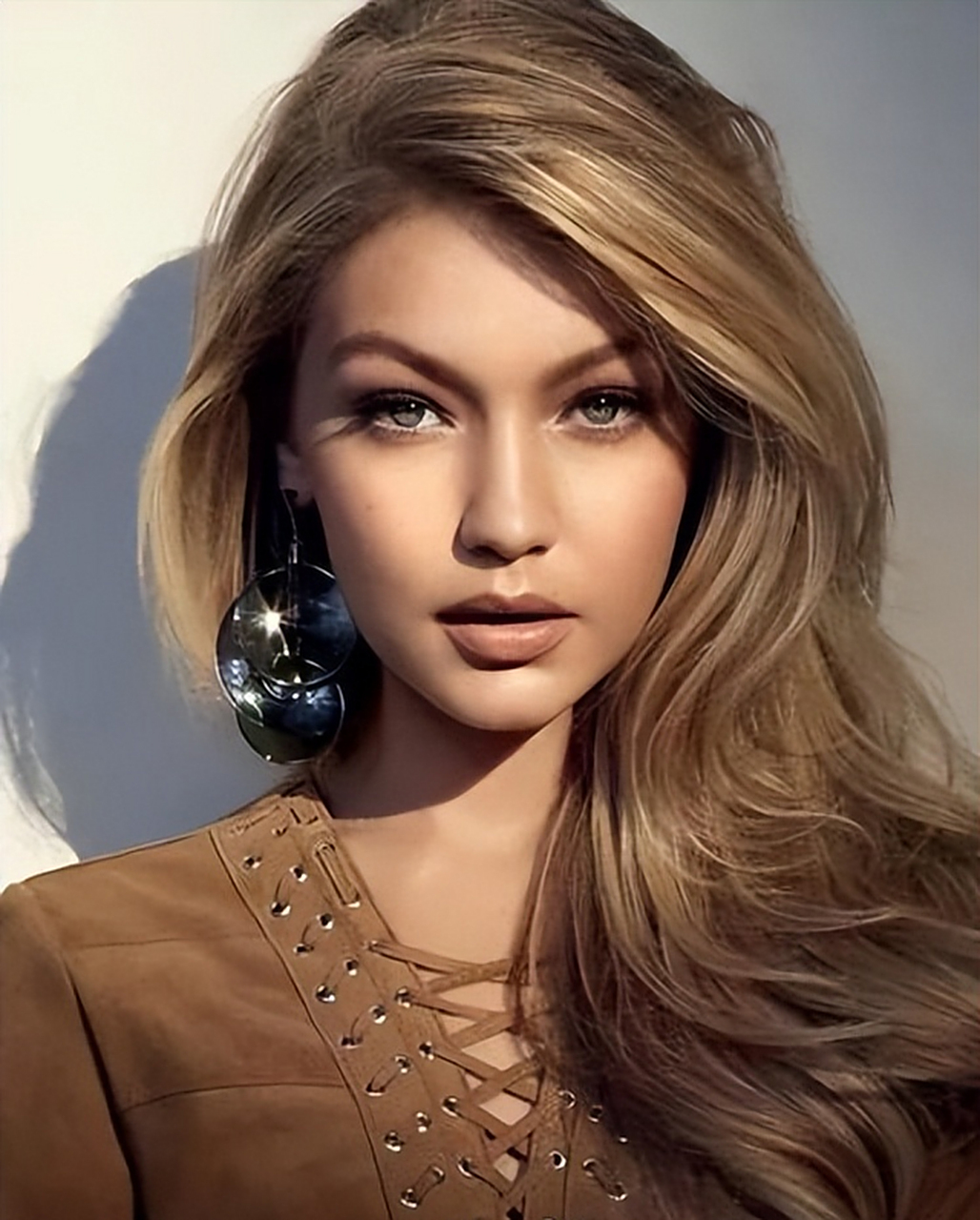 各国的美女不尽相同,肤色,头发,眼睛略有不同,或金发碧眼,或黑发黄肤