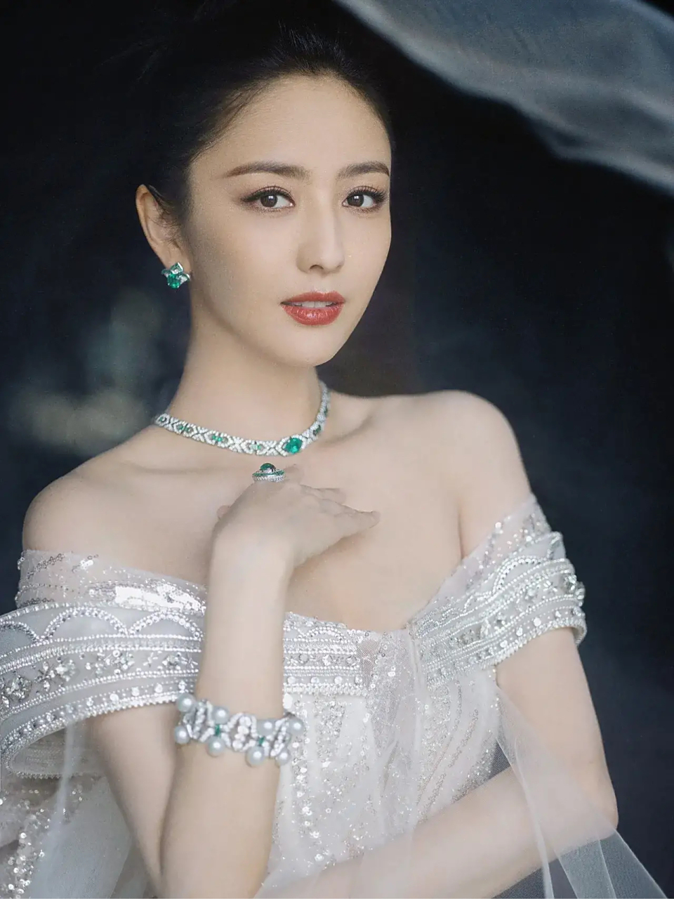 助我上热门# 佟丽娅绝世美颜, 惊艳世人的眼睛.