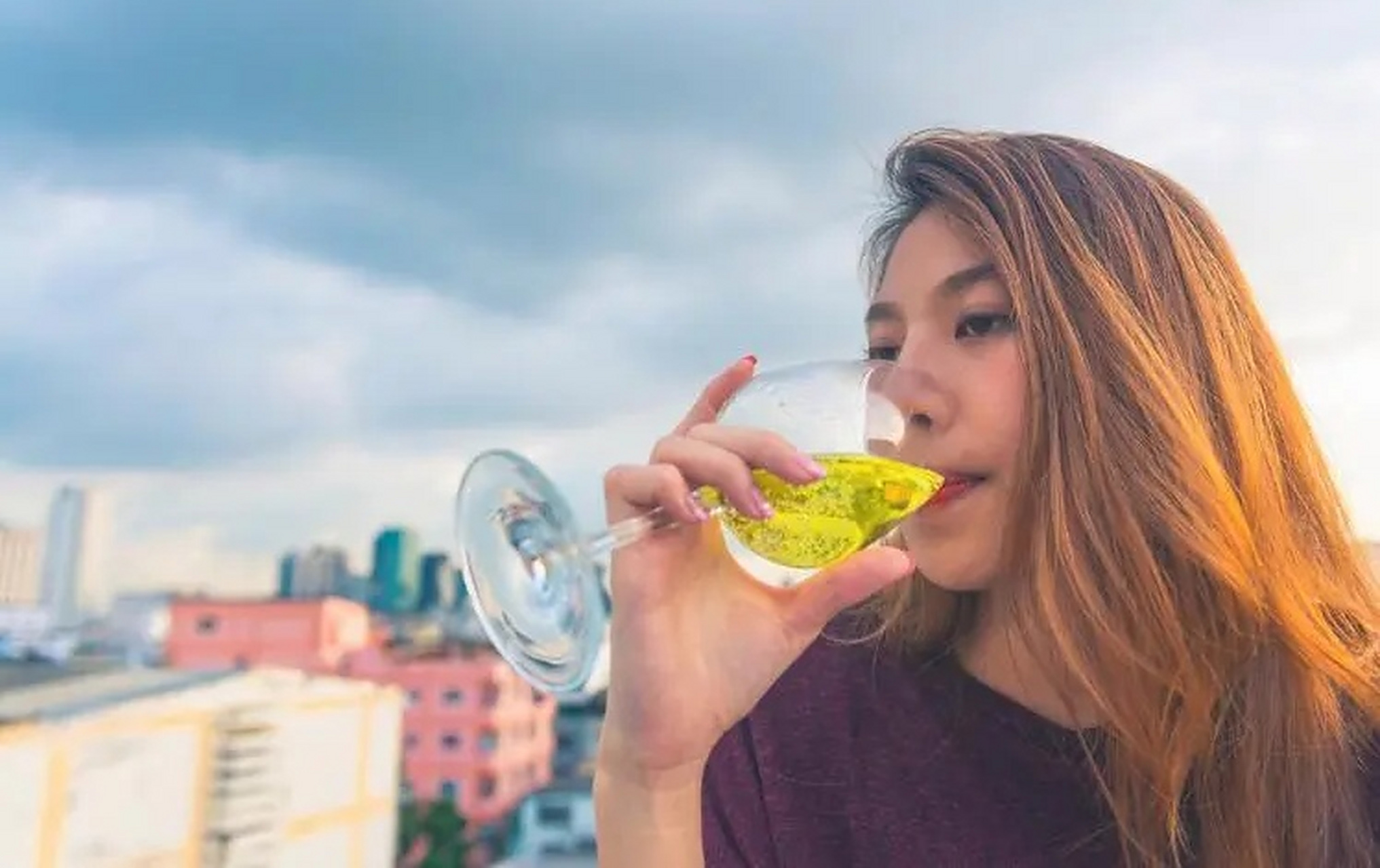 不知道大家有没有一种感觉: 一个人独自饮酒,三杯过后,了无兴趣,酒