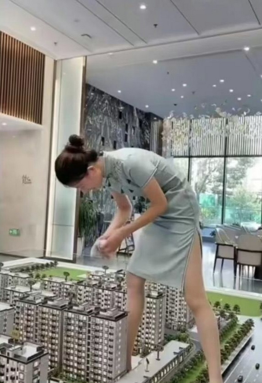 网友:女巨人和小人国![捂脸]