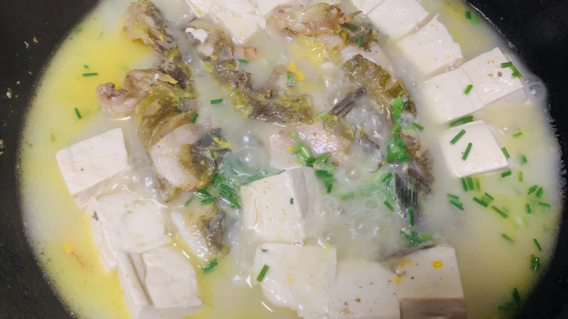 黄蜂鱼这样做,营养丰富汤也鲜。一家三口吃得汤都不剩