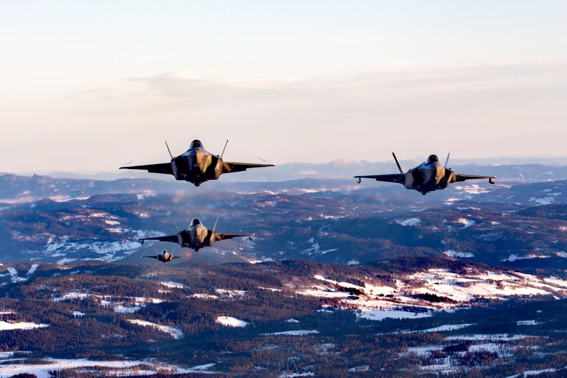 战机欣赏:新近拍摄的一组挪威空军f-35a战斗机,挪威是北欧诸国较早