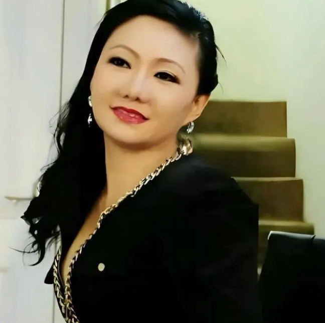 案例:山西美女宋丽,肉身开道,每晚用独门绝技关切多位领导