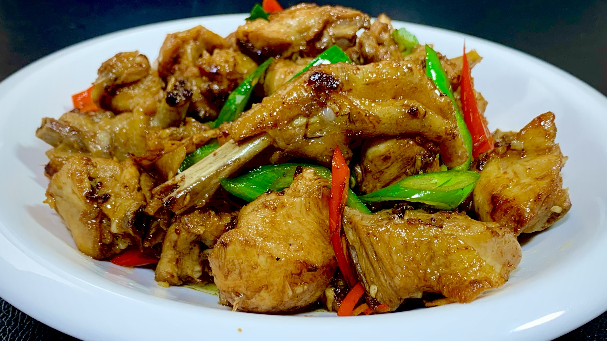 红烧鸡肉还是这样做最好吃,看看饭店大厨怎么做的,肉质鲜嫩美味