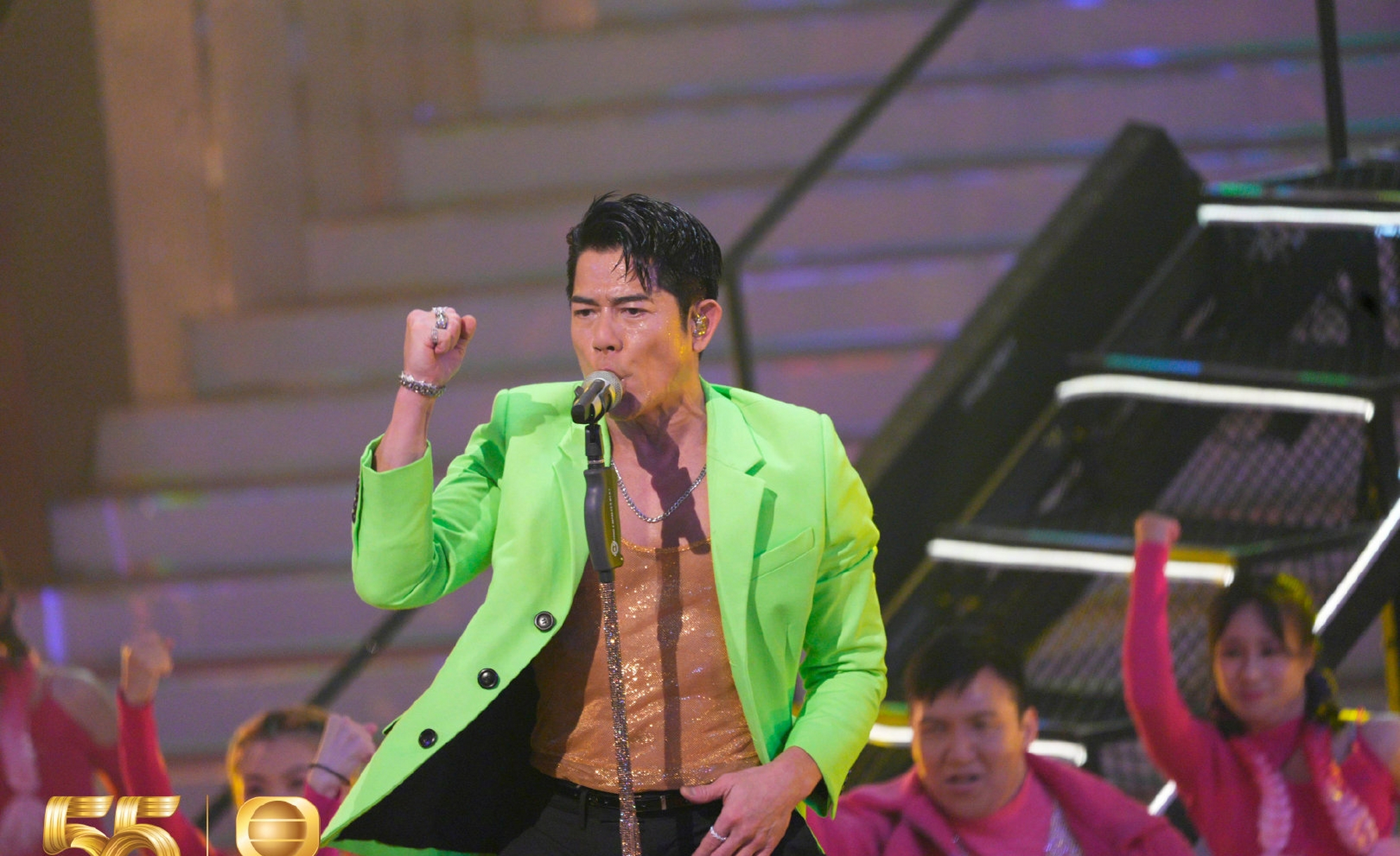 香港tvb55周年庆,天王郭富城表演《动起来》《狂野之城》《唱这歌》三