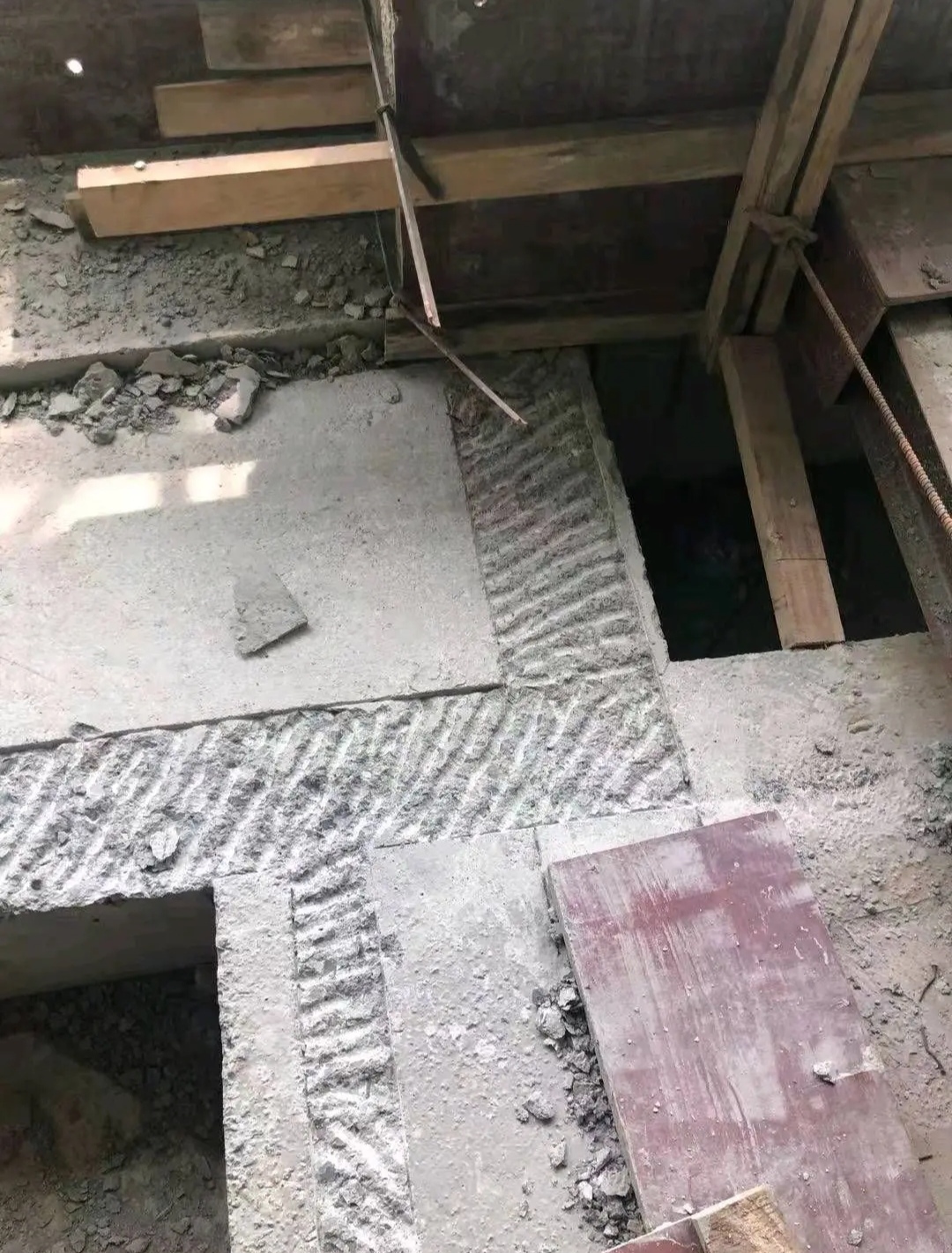 建筑# 二次结构导墙根部凿毛施工样板照片