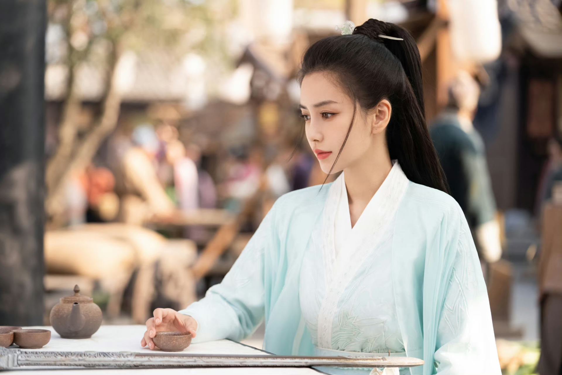 angelababy终于惊艳了一次,这新剧的古装造型,大气十足!干净利落.