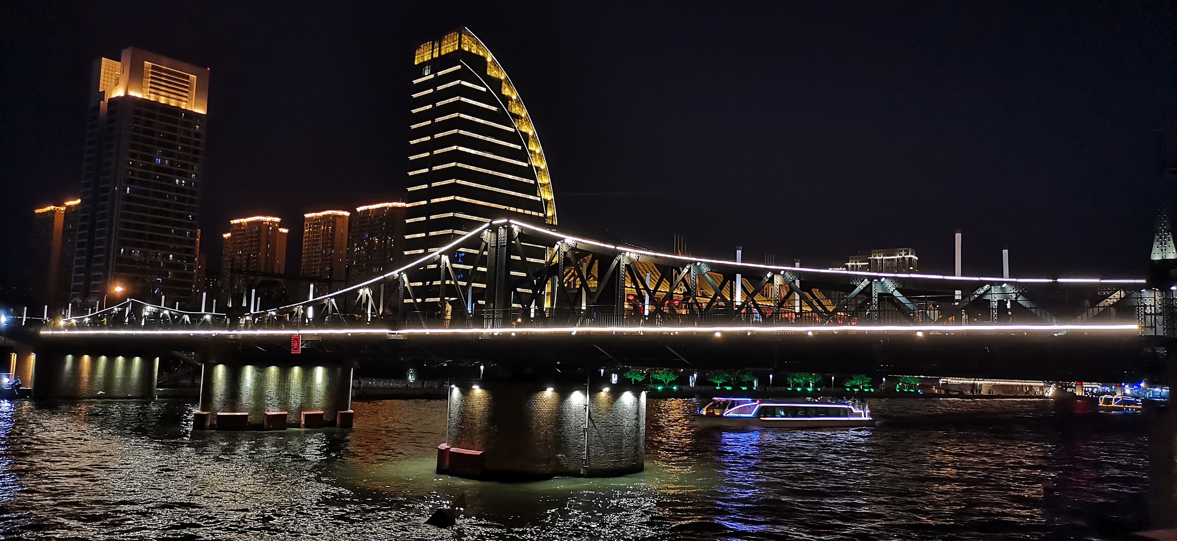 天津古文化街码头海河夜景很美