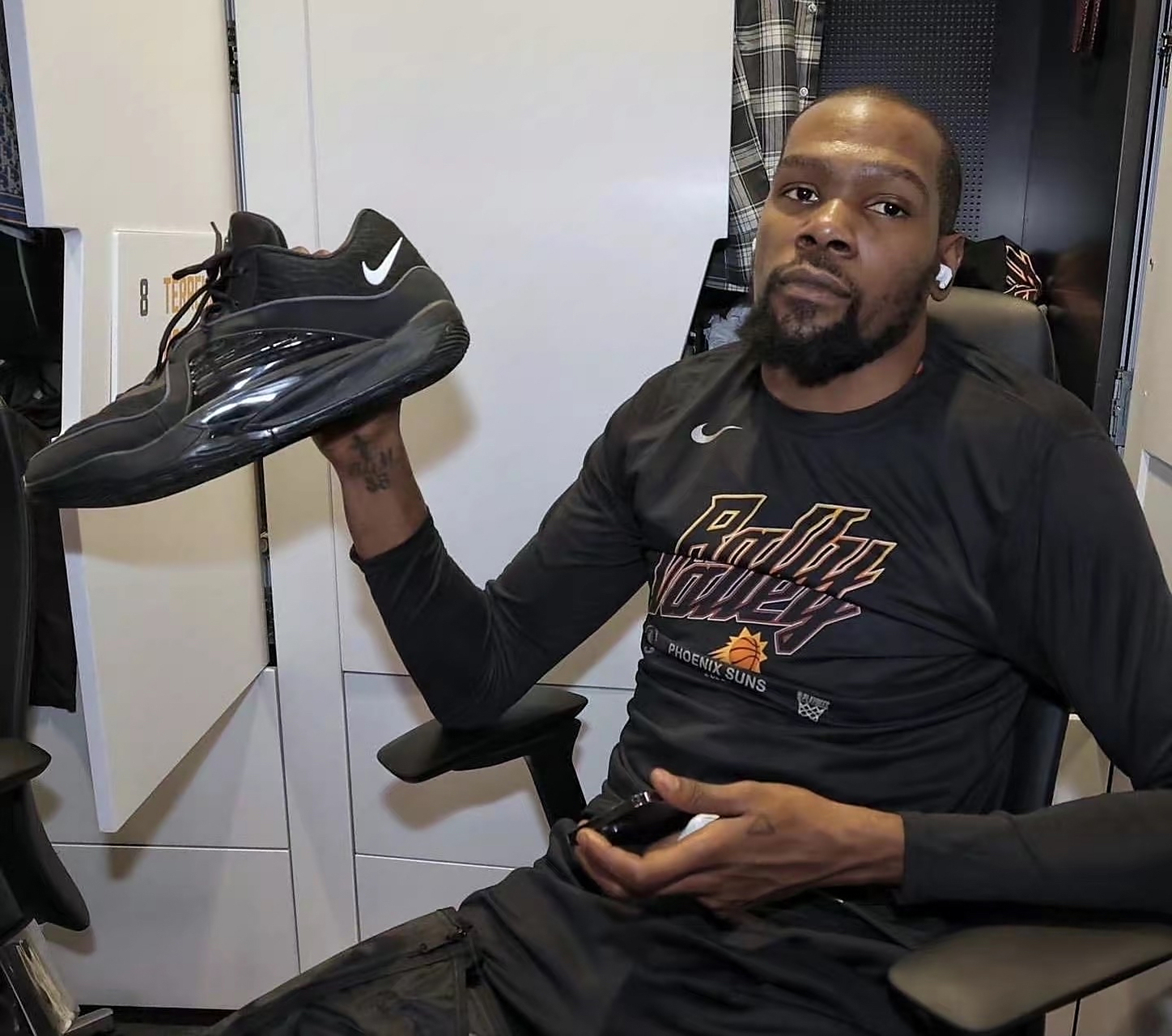 杜兰特与耐克签下终身合同,继乔丹,詹姆斯后第三位  凯文-杜兰特和