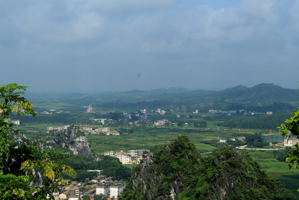 被《隐秘的角落》带火的六峰山,景区人员很困惑:山顶其实有栏杆