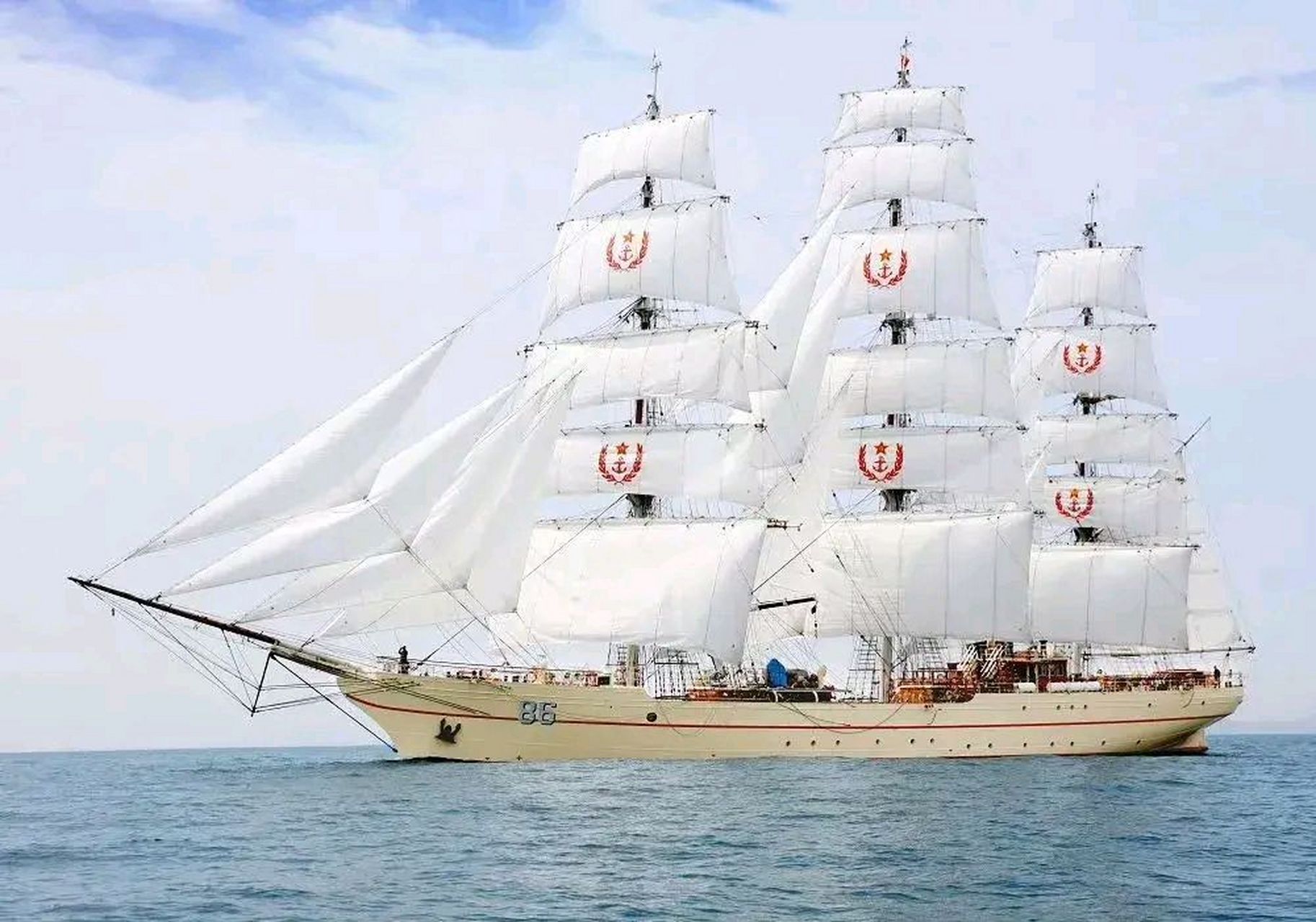 中国海军有帆船!