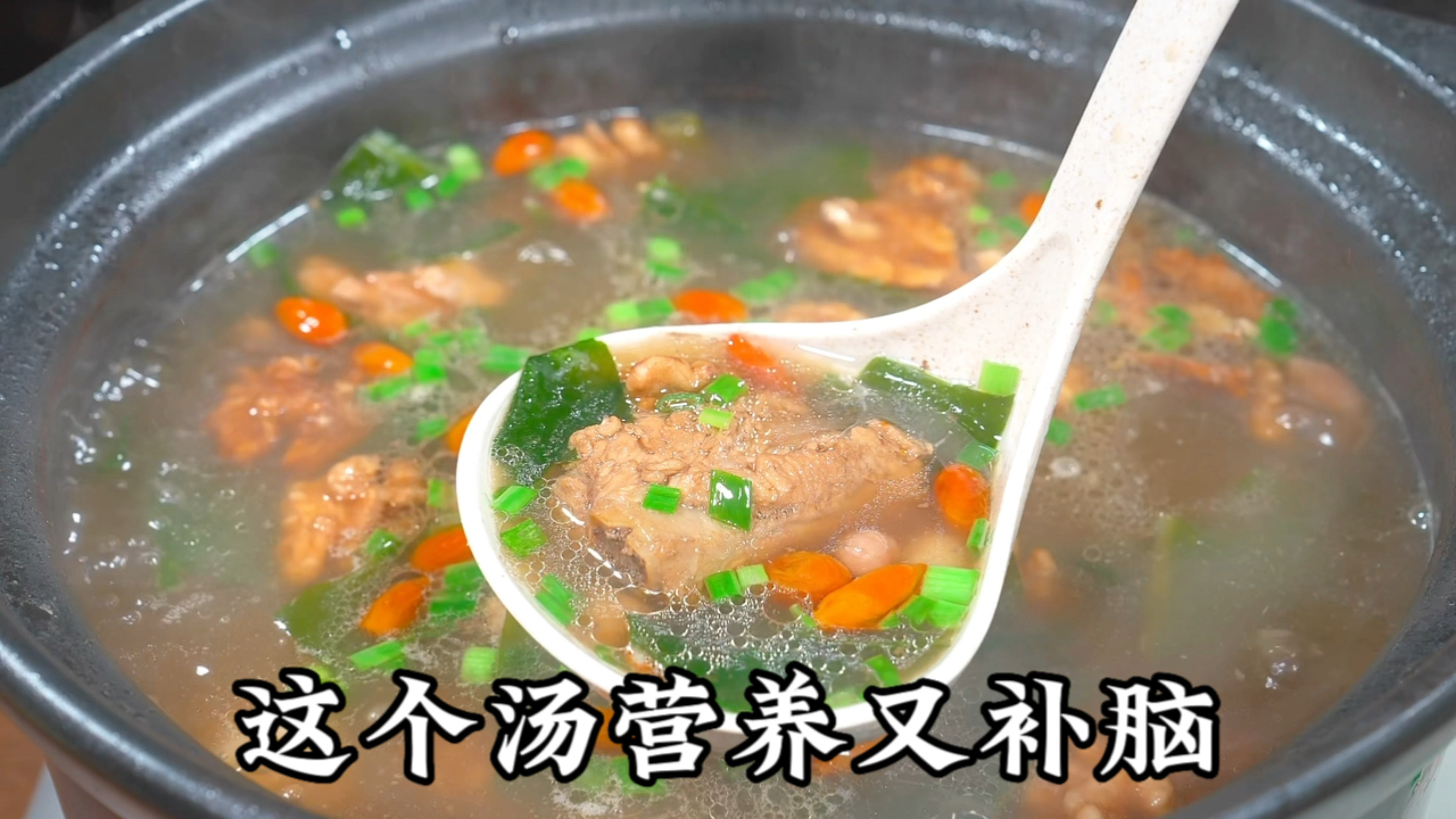 孩子经常熬夜写作业,要多喝桃仁排骨汤,营养美味,补钙又补脑