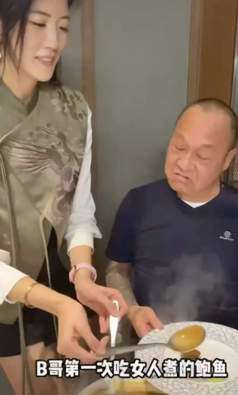 超模孙昕荧真的是英姿飒爽,美不胜收,谁要是能娶了她成为她老公,应该