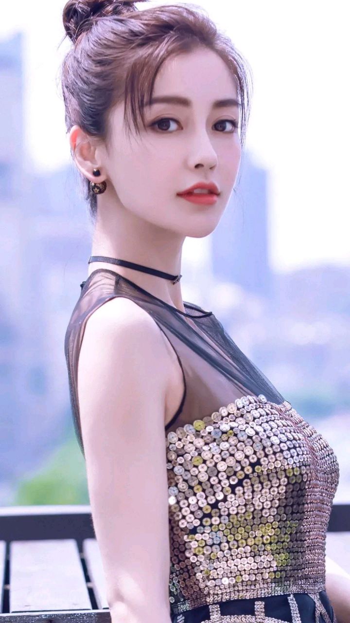杨颖,长相极具混血感一名女演员.