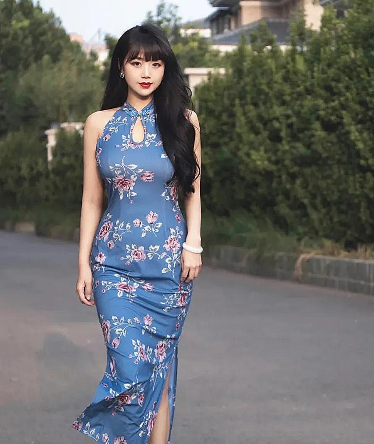 丰满女人穿旗袍,风韵犹存