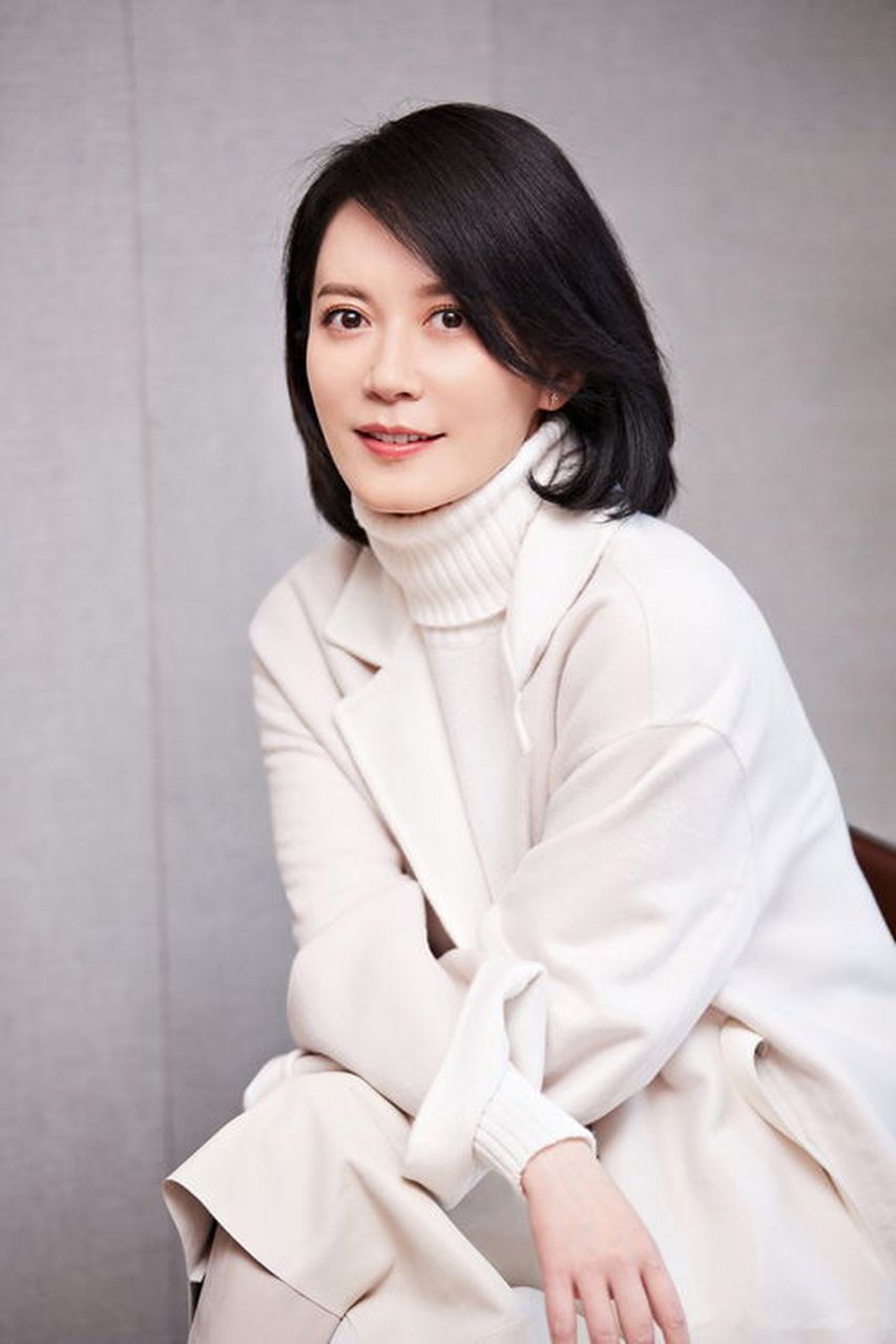 人到中年,卡里有钱,枕边有书,父母健康,儿女孝顺